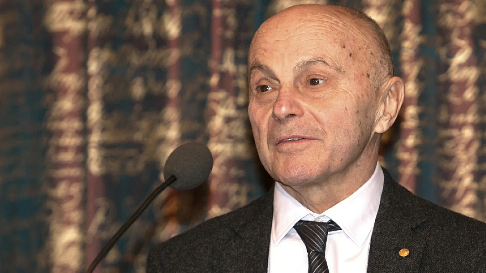 American economist Eugene F. Fama accepting his Nobel Prize in December 2013. Source: Bengt Nyman from Vaxholm, Sweden